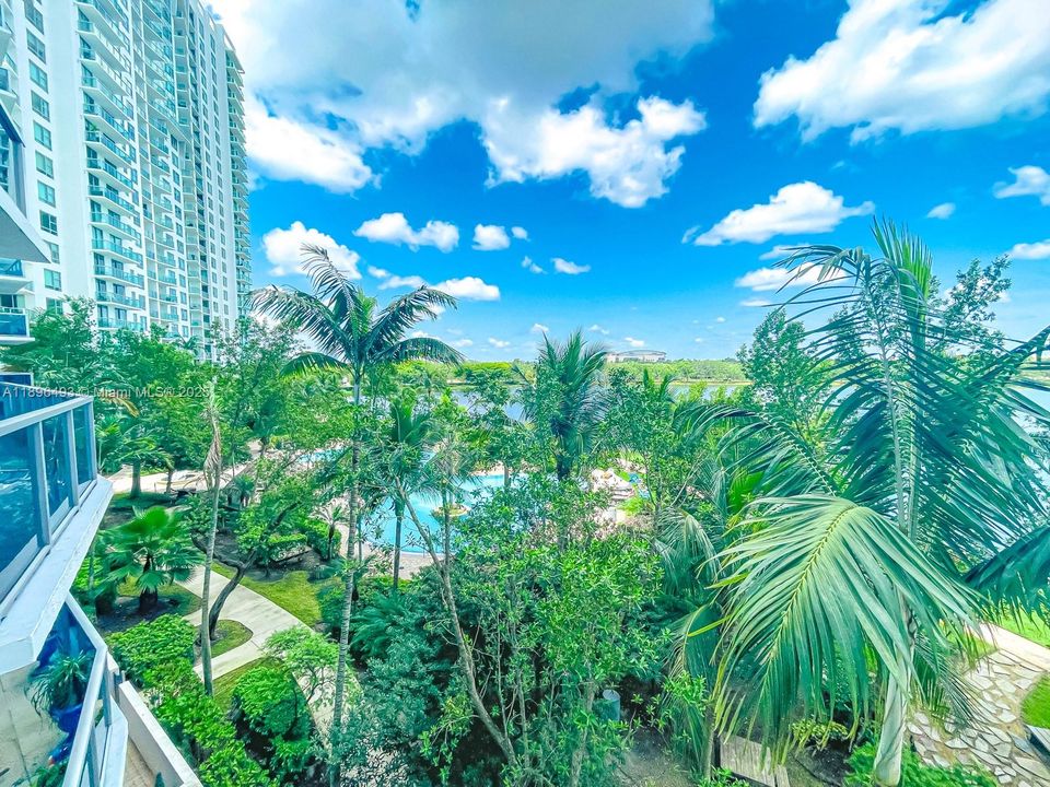 For Rent: $2,600 (2 beds, 2 baths, 1165 Square Feet)