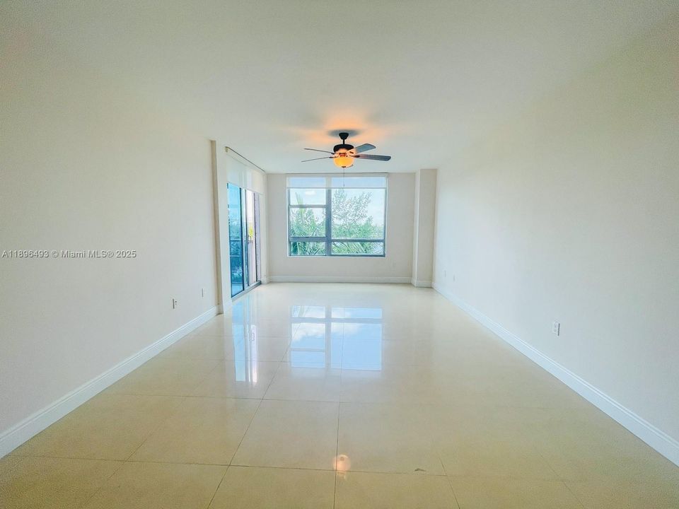 For Rent: $2,600 (2 beds, 2 baths, 1165 Square Feet)