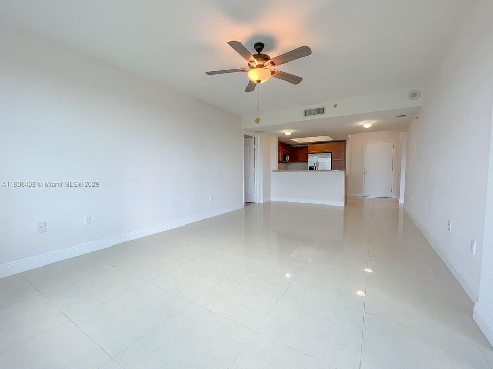 For Rent: $2,600 (2 beds, 2 baths, 1165 Square Feet)