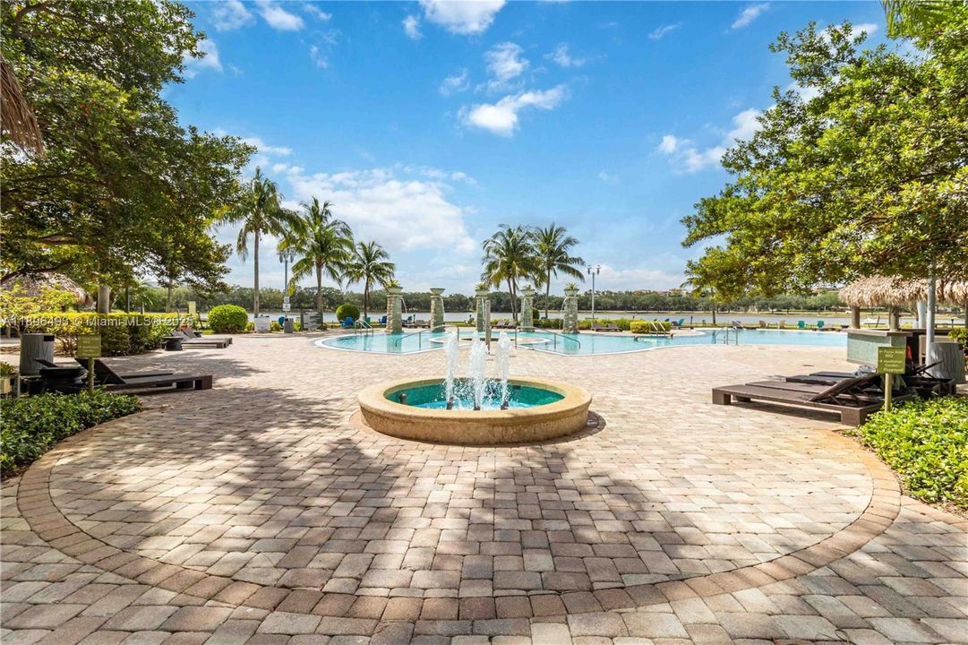 For Rent: $2,600 (2 beds, 2 baths, 1165 Square Feet)