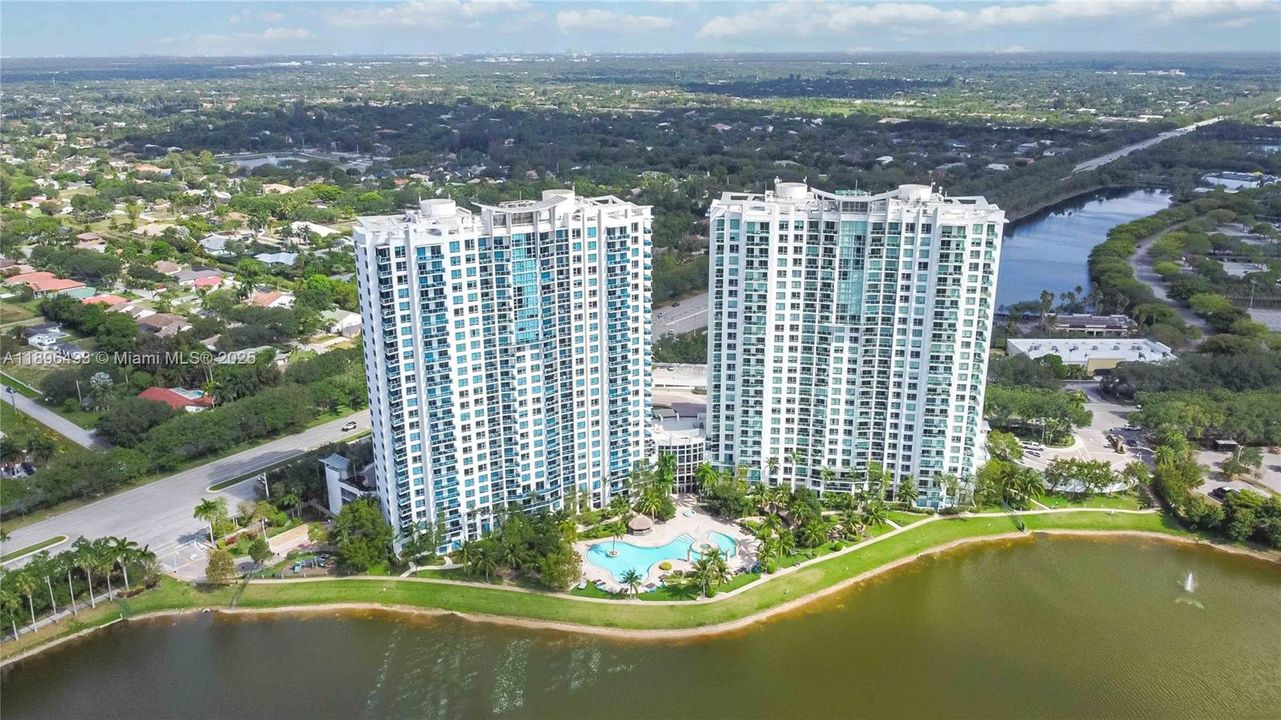 For Rent: $2,600 (2 beds, 2 baths, 1165 Square Feet)