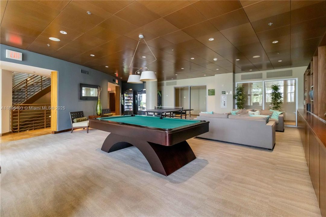 For Rent: $2,600 (2 beds, 2 baths, 1165 Square Feet)