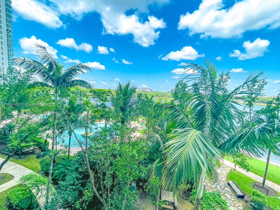 For Rent: $2,600 (2 beds, 2 baths, 1165 Square Feet)