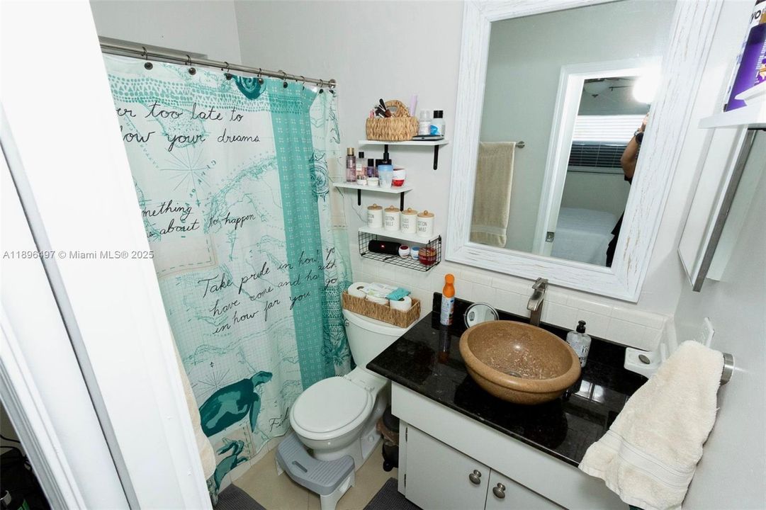 For Sale: $365,000 (2 beds, 2 baths, 1068 Square Feet)