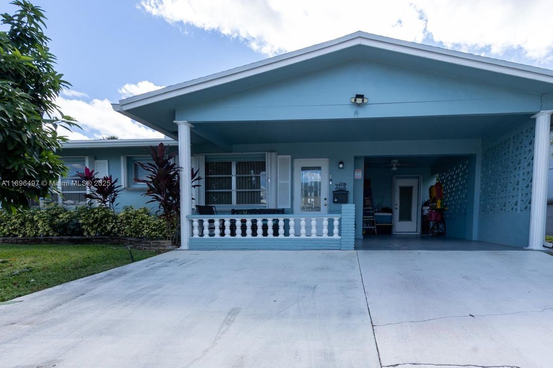 For Sale: $365,000 (2 beds, 2 baths, 1068 Square Feet)