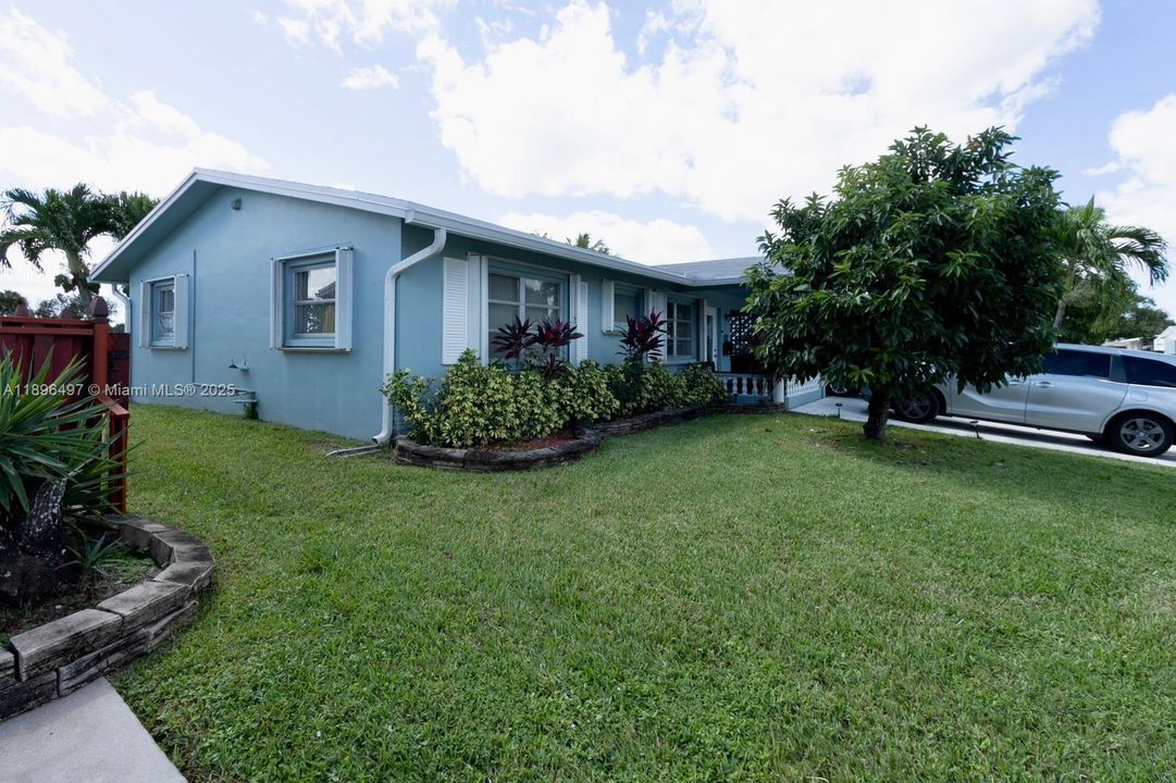 For Sale: $365,000 (2 beds, 2 baths, 1068 Square Feet)