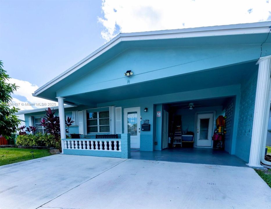 For Sale: $365,000 (2 beds, 2 baths, 1068 Square Feet)