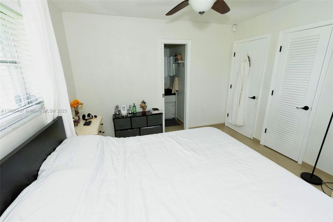 For Sale: $365,000 (2 beds, 2 baths, 1068 Square Feet)