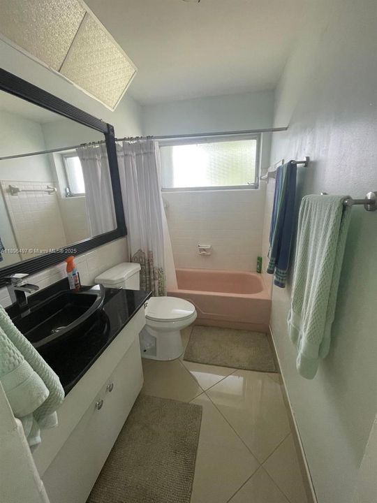 For Sale: $365,000 (2 beds, 2 baths, 1068 Square Feet)