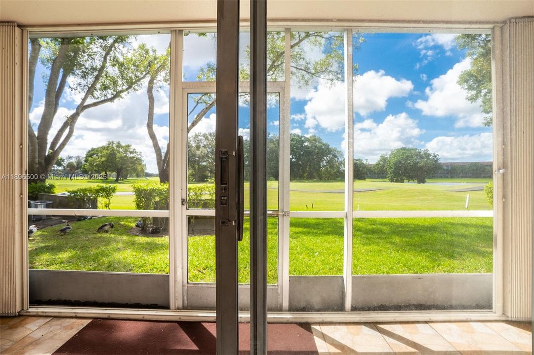 Под контрактом: $120,000 (1 спален, 1 ванн, 685 Квадратных фут)