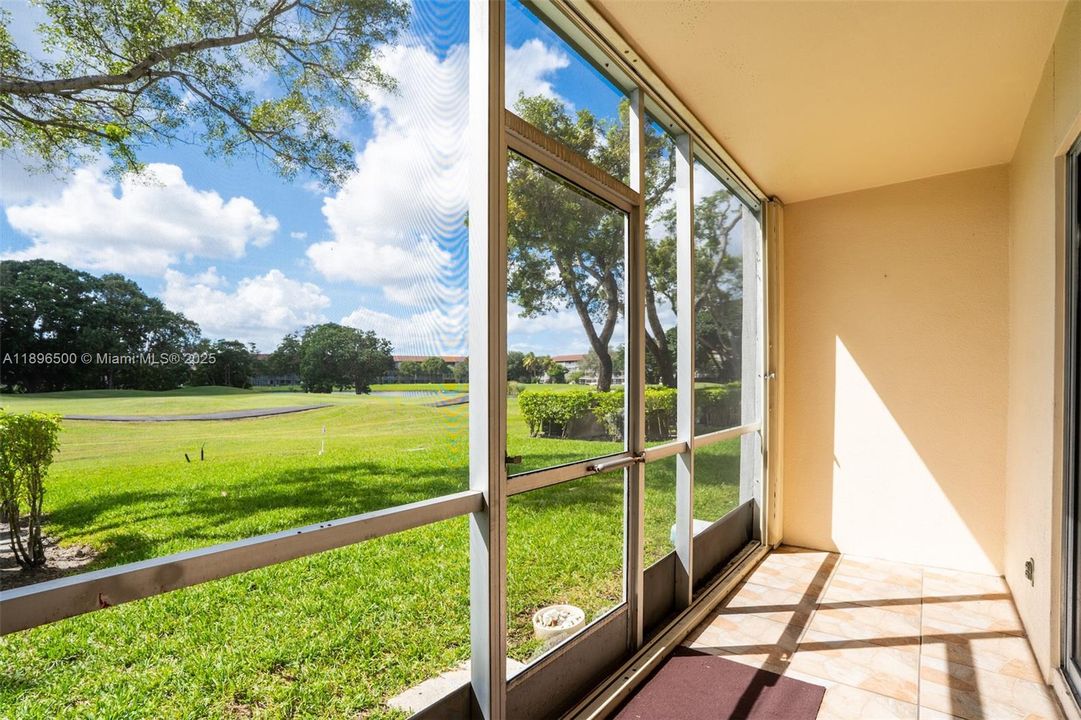 Под контрактом: $120,000 (1 спален, 1 ванн, 685 Квадратных фут)