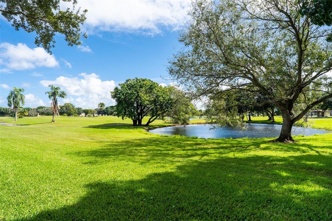 Под контрактом: $120,000 (1 спален, 1 ванн, 685 Квадратных фут)