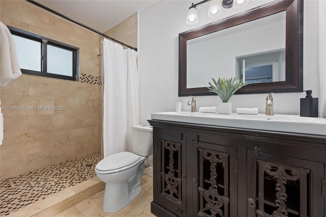 En-suite bathroom for 4th bedroom.