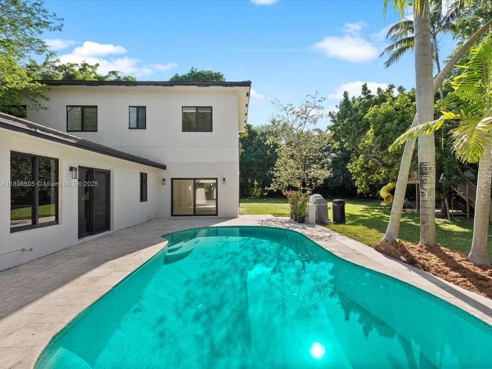 Active With Contract: $2,790,000 (5 beds, 5 baths, 5183 Square Feet)