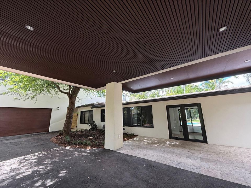 Active With Contract: $2,790,000 (5 beds, 5 baths, 5183 Square Feet)