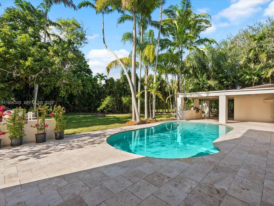 Active With Contract: $2,790,000 (5 beds, 5 baths, 5183 Square Feet)