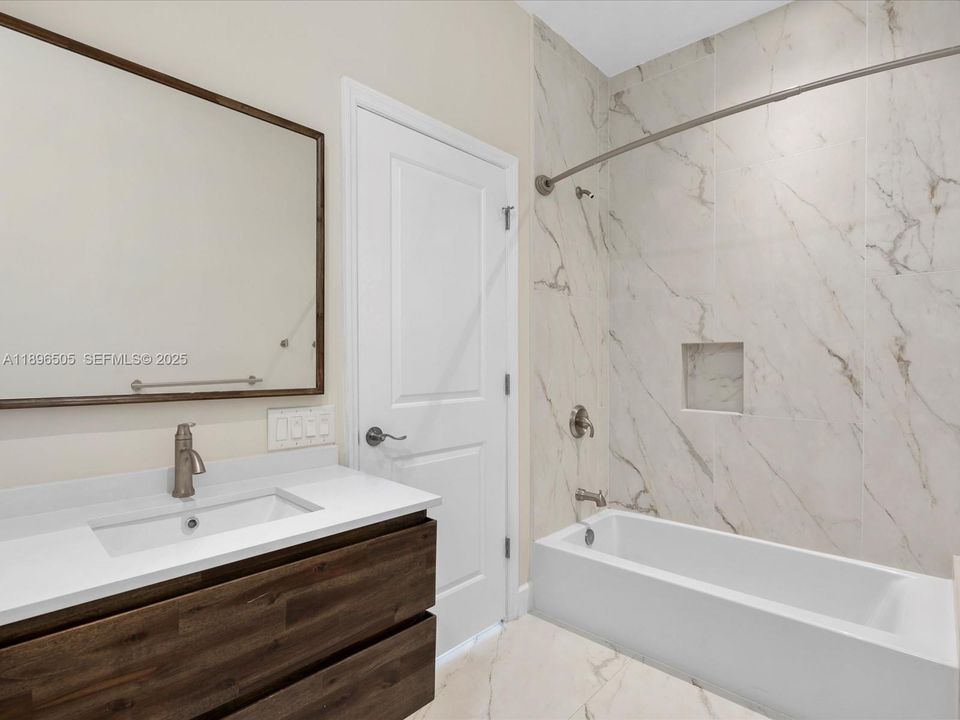 En-suite bathroom to bedroom 3 on the 2nd floor.