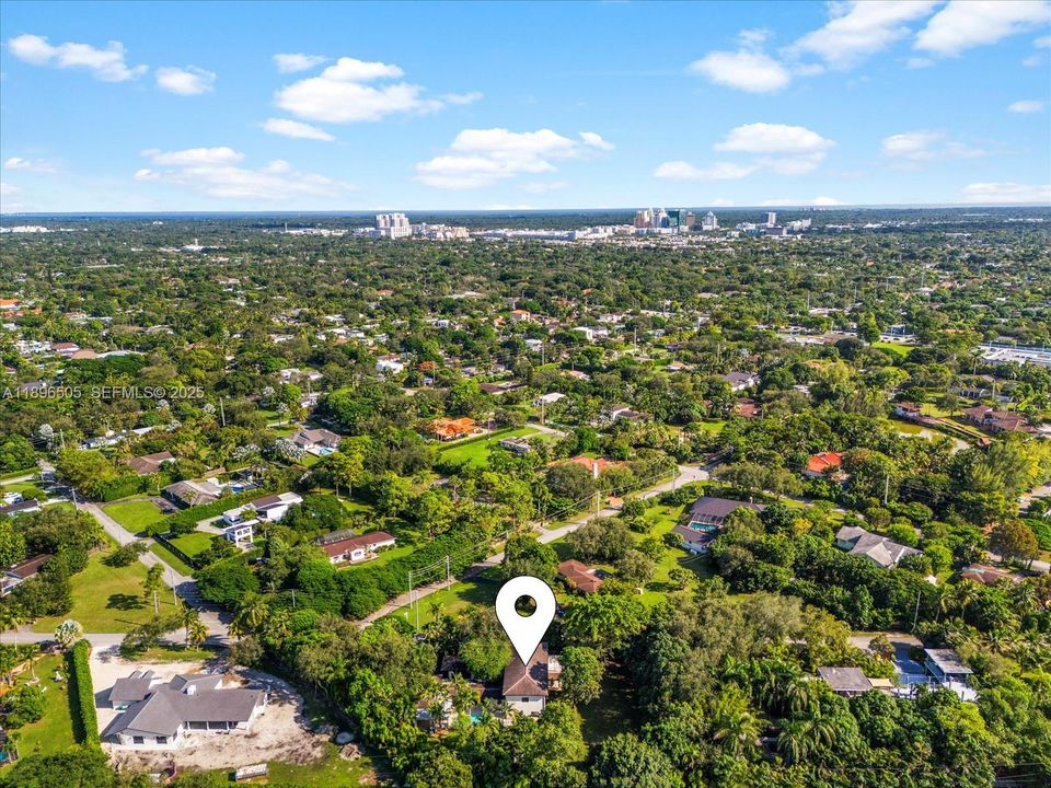 Active With Contract: $2,790,000 (5 beds, 5 baths, 5183 Square Feet)