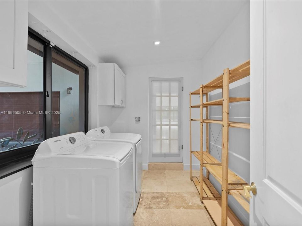 Active With Contract: $2,790,000 (5 beds, 5 baths, 5183 Square Feet)