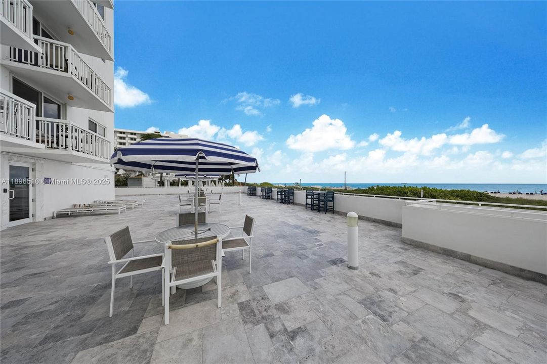 For Sale: $550,000 (1 beds, 1 baths, 655 Square Feet)