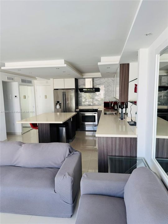 For Sale: $550,000 (1 beds, 1 baths, 655 Square Feet)