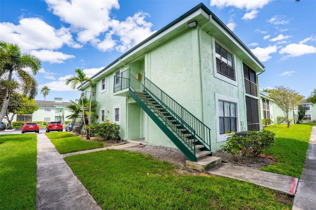 Active With Contract: $179,000 (1 beds, 1 baths, 595 Square Feet)