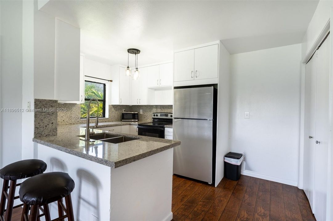 Active With Contract: $179,000 (1 beds, 1 baths, 595 Square Feet)