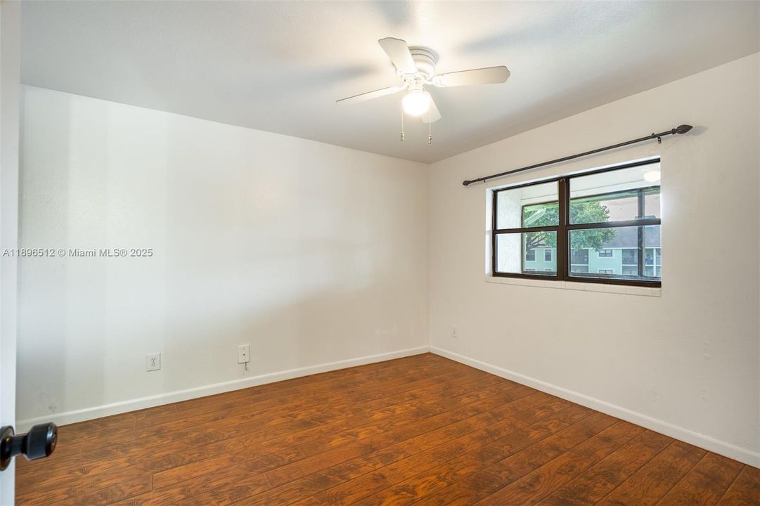 Active With Contract: $179,000 (1 beds, 1 baths, 595 Square Feet)