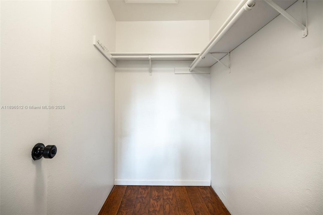 Active With Contract: $179,000 (1 beds, 1 baths, 595 Square Feet)