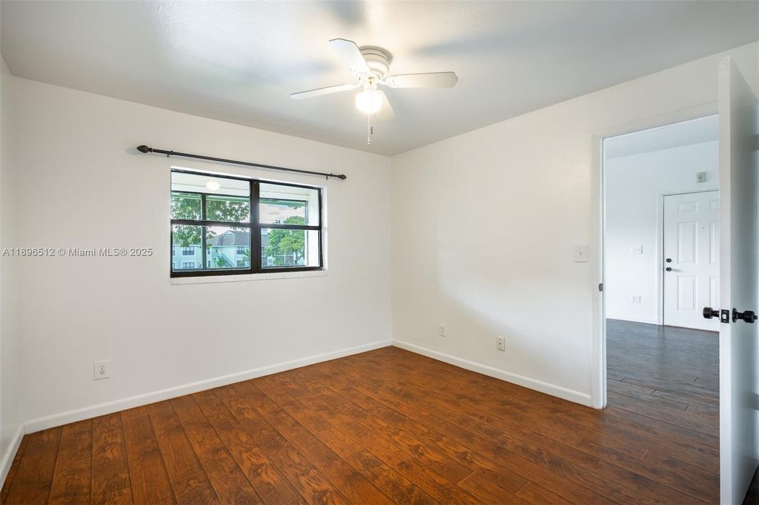Active With Contract: $179,000 (1 beds, 1 baths, 595 Square Feet)