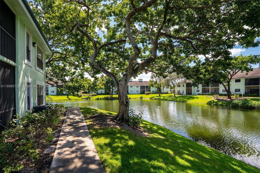 Active With Contract: $179,000 (1 beds, 1 baths, 595 Square Feet)