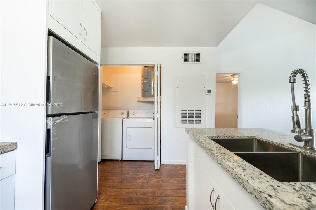 Active With Contract: $179,000 (1 beds, 1 baths, 595 Square Feet)