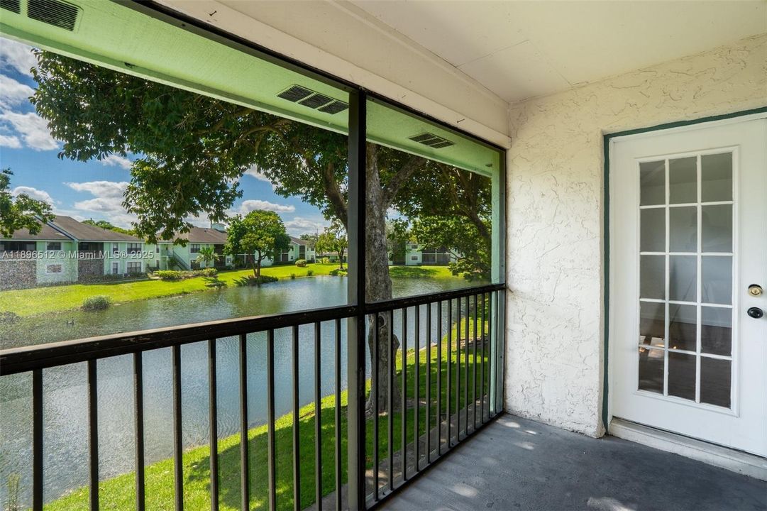 Active With Contract: $179,000 (1 beds, 1 baths, 595 Square Feet)