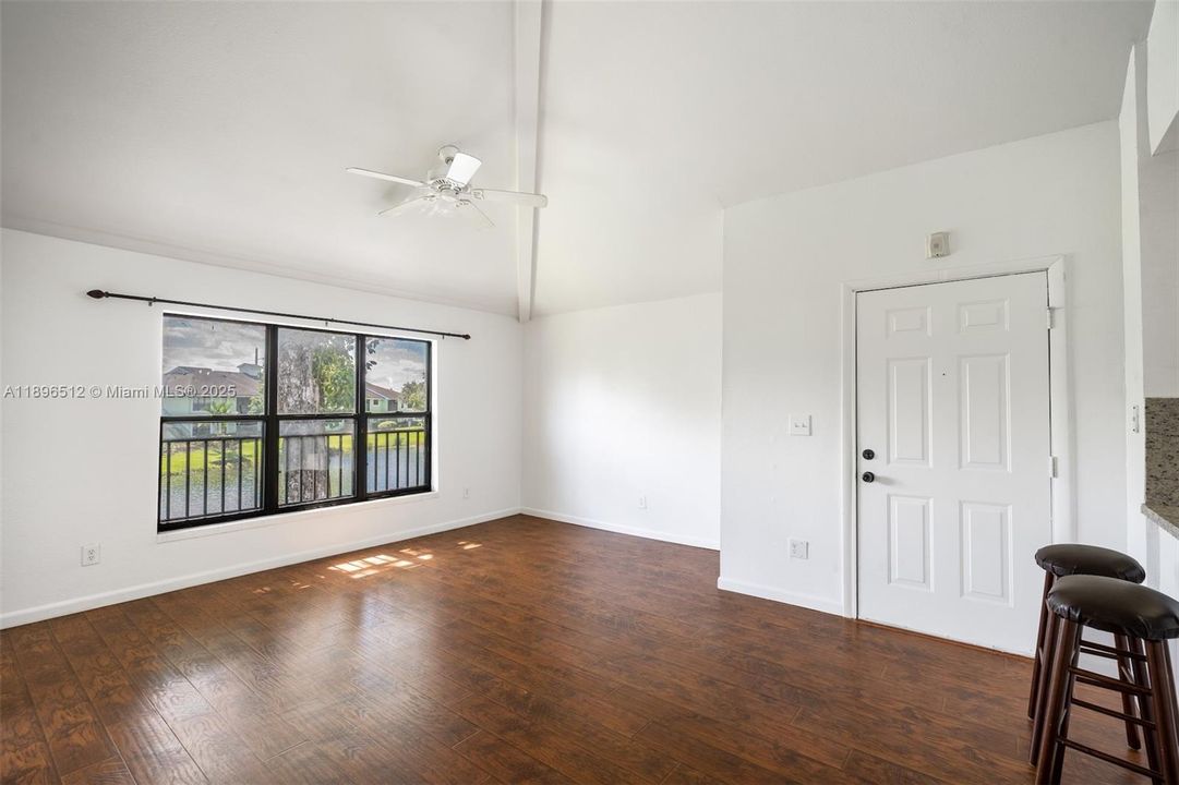 Active With Contract: $179,000 (1 beds, 1 baths, 595 Square Feet)