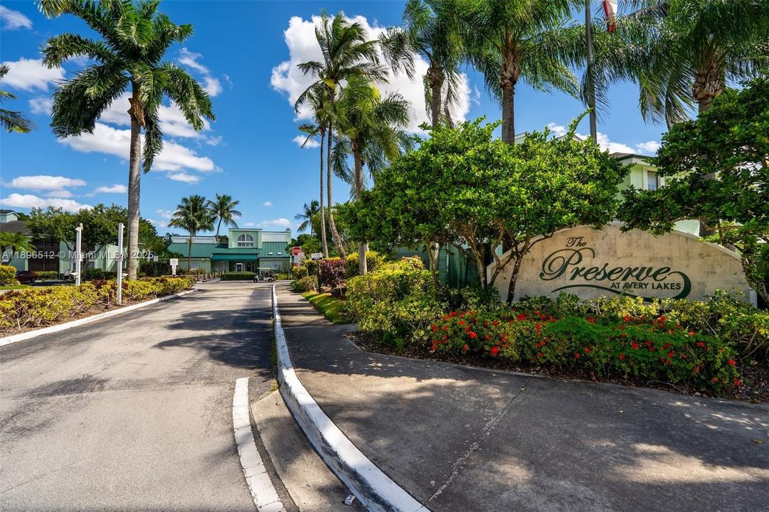 Active With Contract: $179,000 (1 beds, 1 baths, 595 Square Feet)