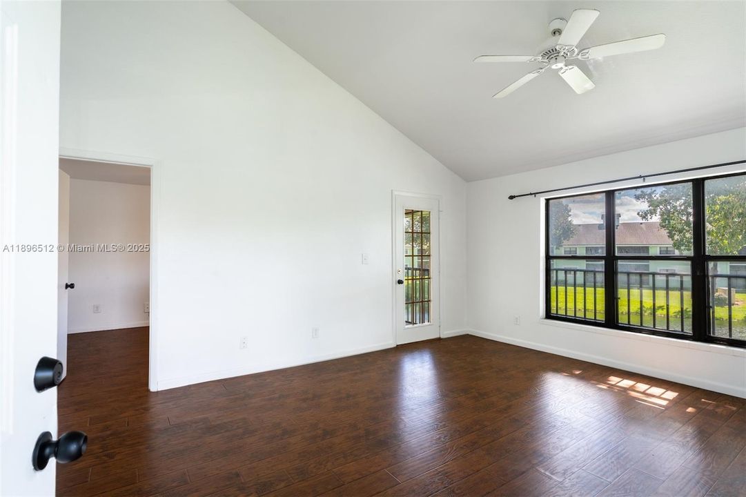 Active With Contract: $179,000 (1 beds, 1 baths, 595 Square Feet)