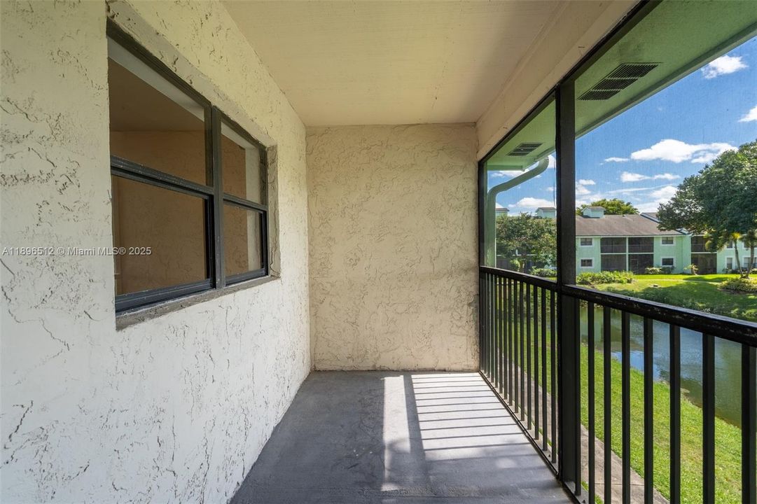 Active With Contract: $179,000 (1 beds, 1 baths, 595 Square Feet)