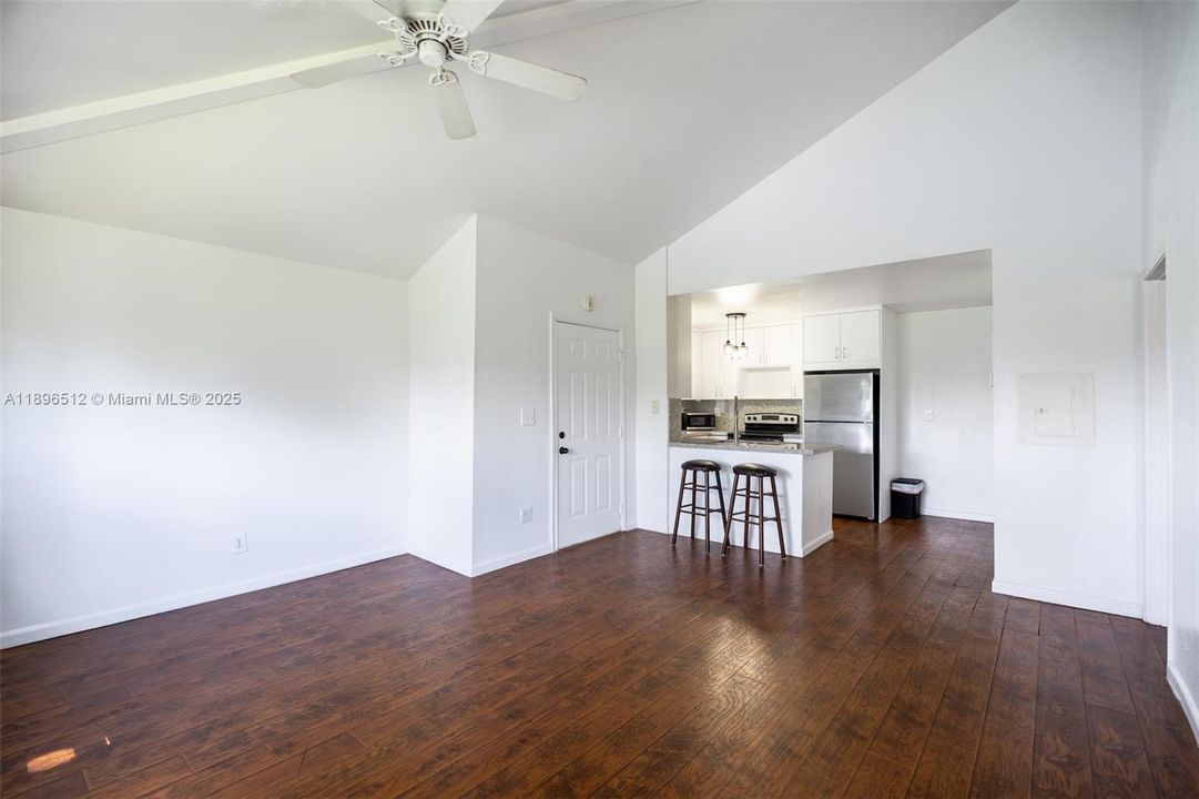 Active With Contract: $179,000 (1 beds, 1 baths, 595 Square Feet)