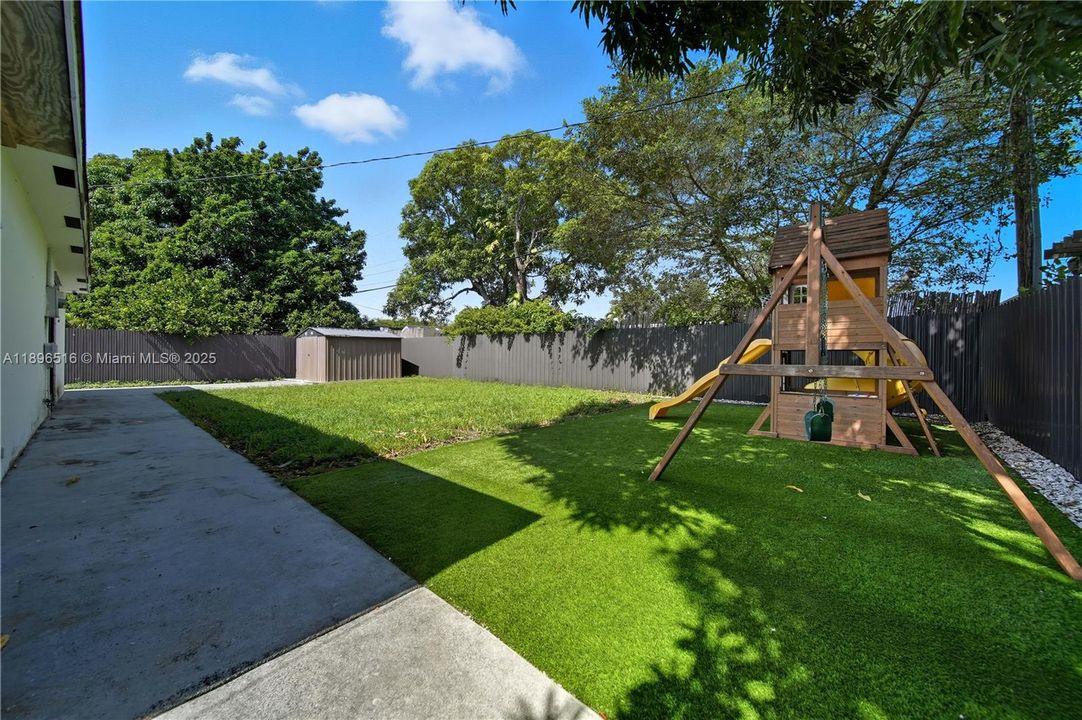 En Venta: $780,000 (5 camas, 2 baños, 1830 Pies cuadrados)