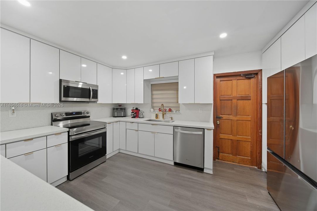 En Venta: $780,000 (5 camas, 2 baños, 1830 Pies cuadrados)