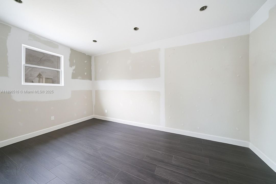 En Venta: $780,000 (5 camas, 2 baños, 1830 Pies cuadrados)