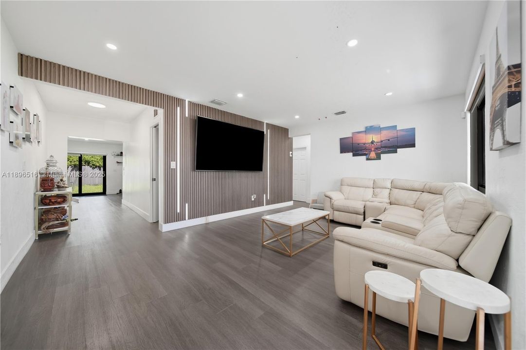 En Venta: $780,000 (5 camas, 2 baños, 1830 Pies cuadrados)