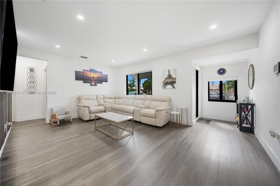 En Venta: $780,000 (5 camas, 2 baños, 1830 Pies cuadrados)