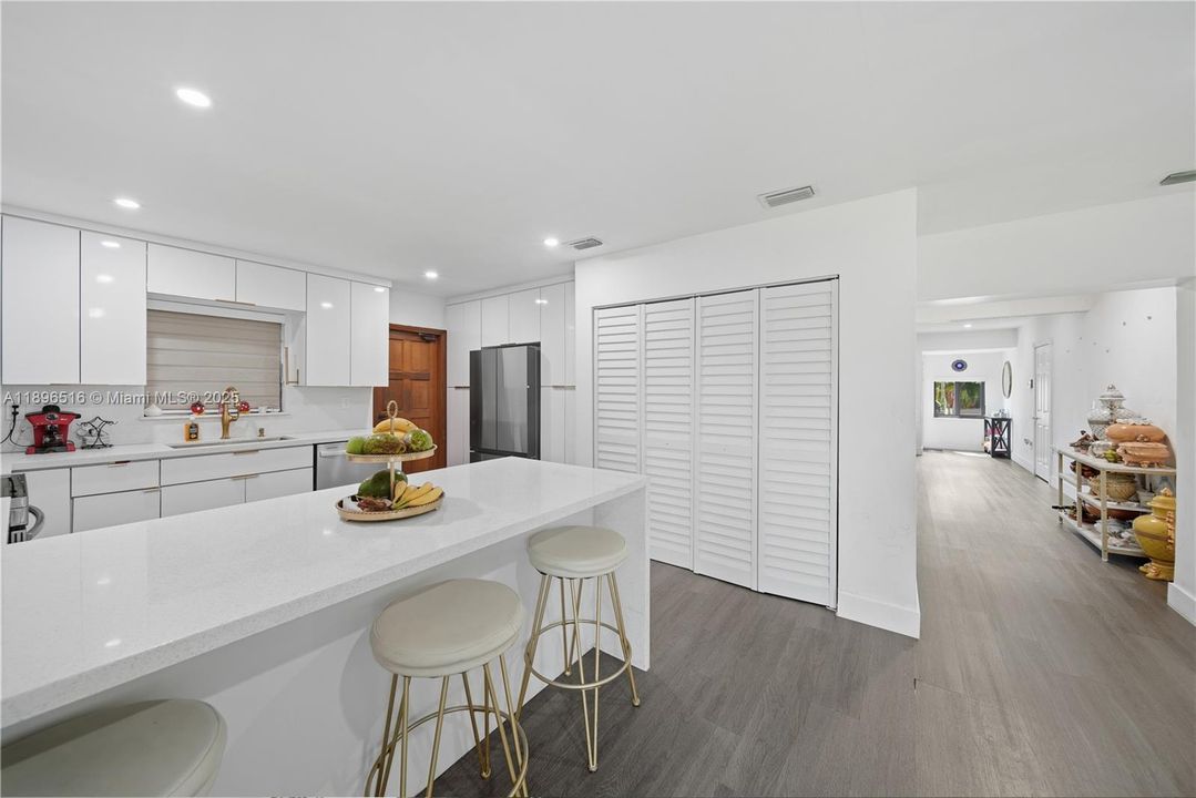 En Venta: $780,000 (5 camas, 2 baños, 1830 Pies cuadrados)