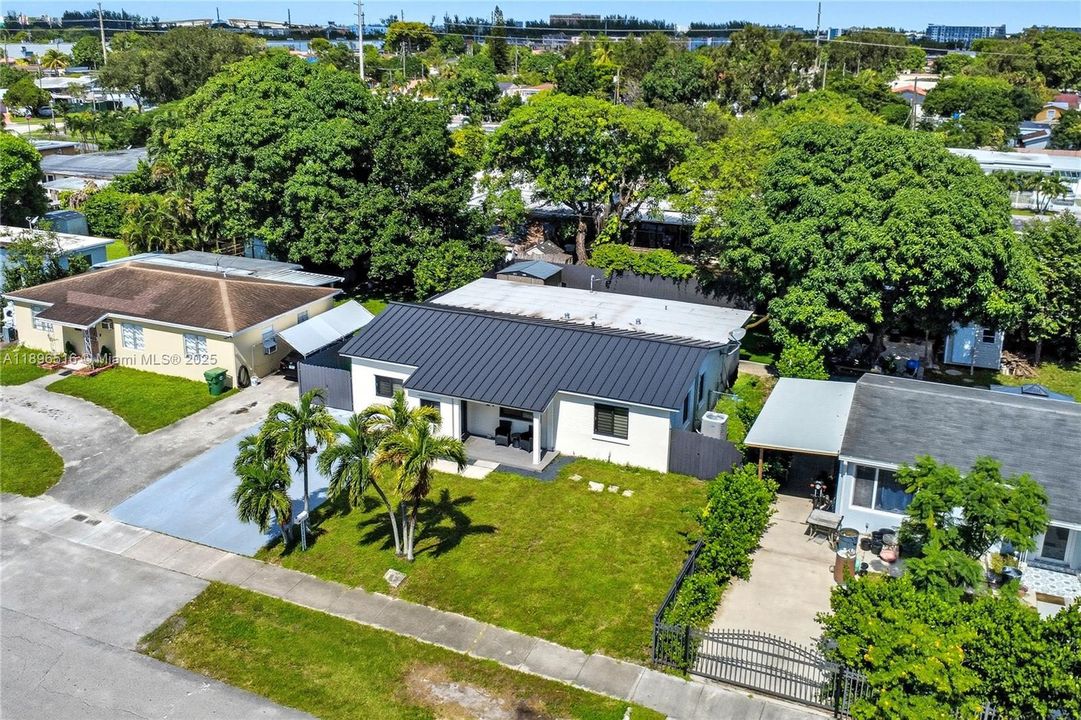 En Venta: $780,000 (5 camas, 2 baños, 1830 Pies cuadrados)