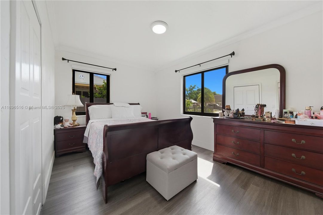 En Venta: $780,000 (5 camas, 2 baños, 1830 Pies cuadrados)