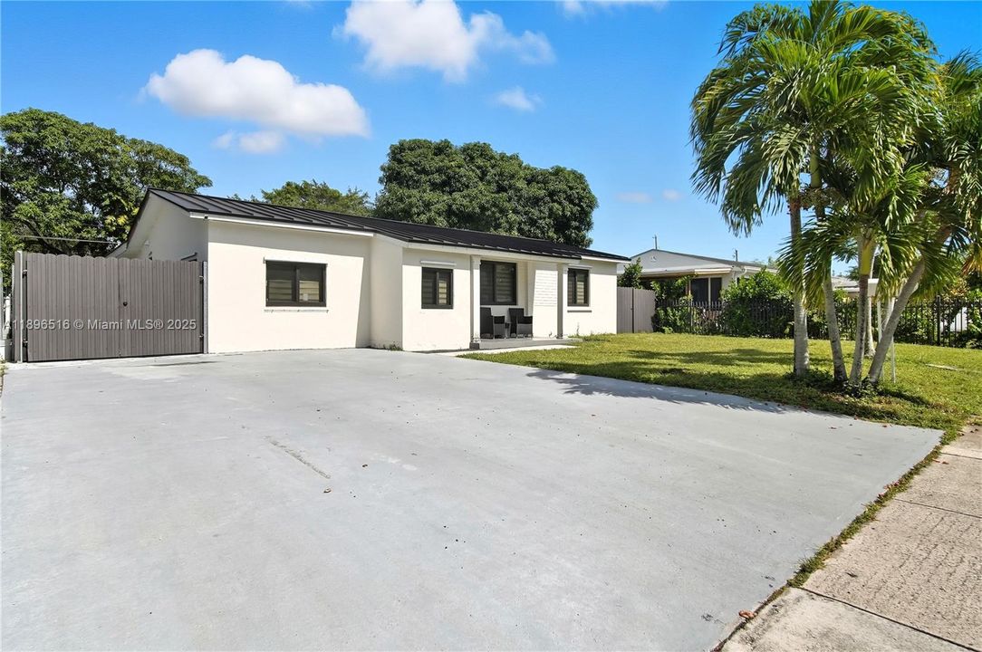 En Venta: $780,000 (5 camas, 2 baños, 1830 Pies cuadrados)