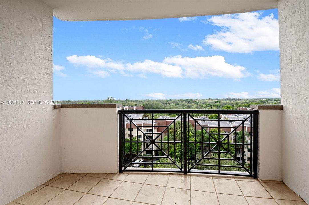 For Sale: $450,000 (2 beds, 2 baths, 1142 Square Feet)