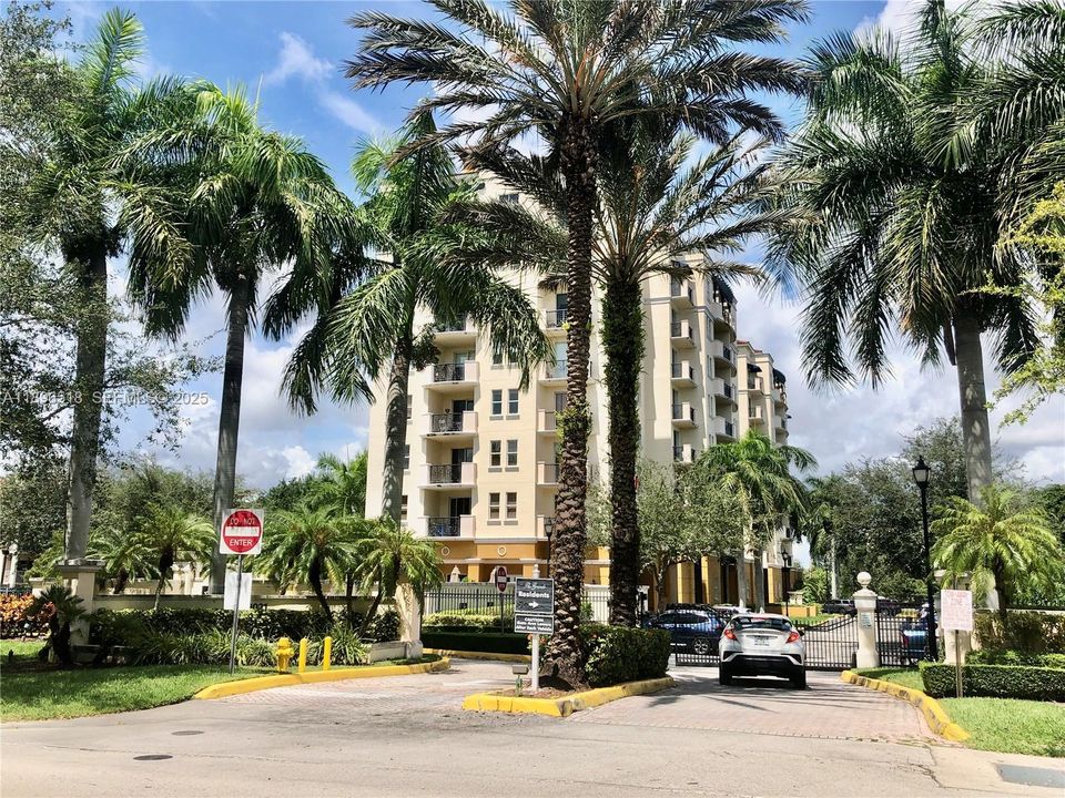 For Sale: $450,000 (2 beds, 2 baths, 1142 Square Feet)