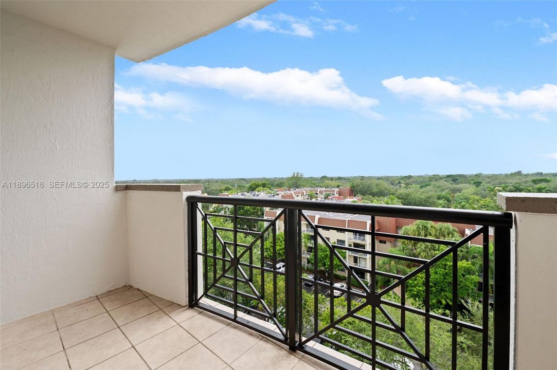 For Sale: $450,000 (2 beds, 2 baths, 1142 Square Feet)